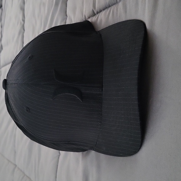 Hurley Flexfit Fitted Baseball Hat - Picture 1 of 9